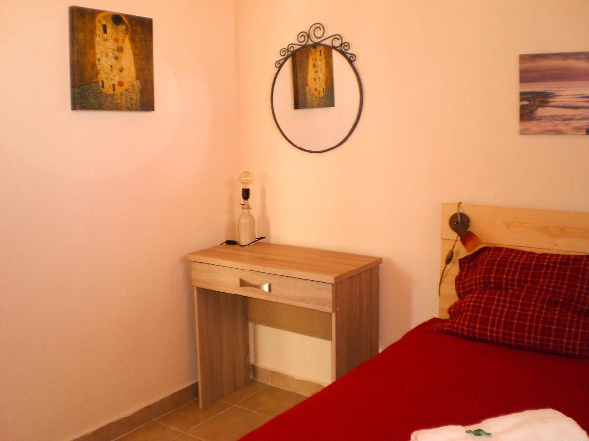 Louvis House Holiday home *