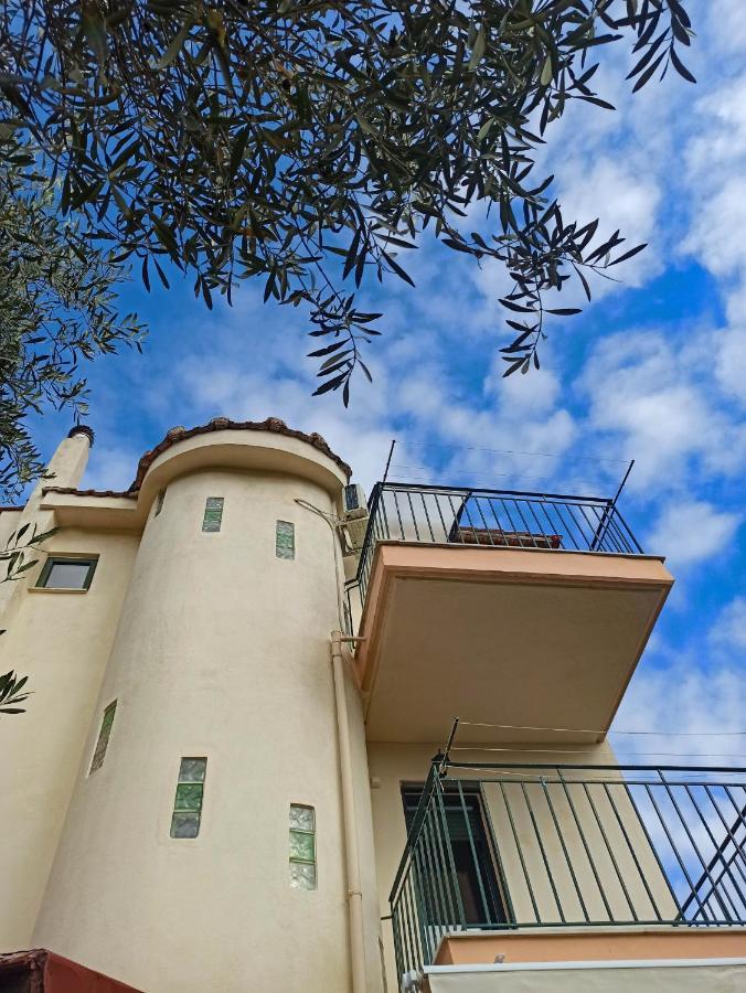 Louvis House Holiday home