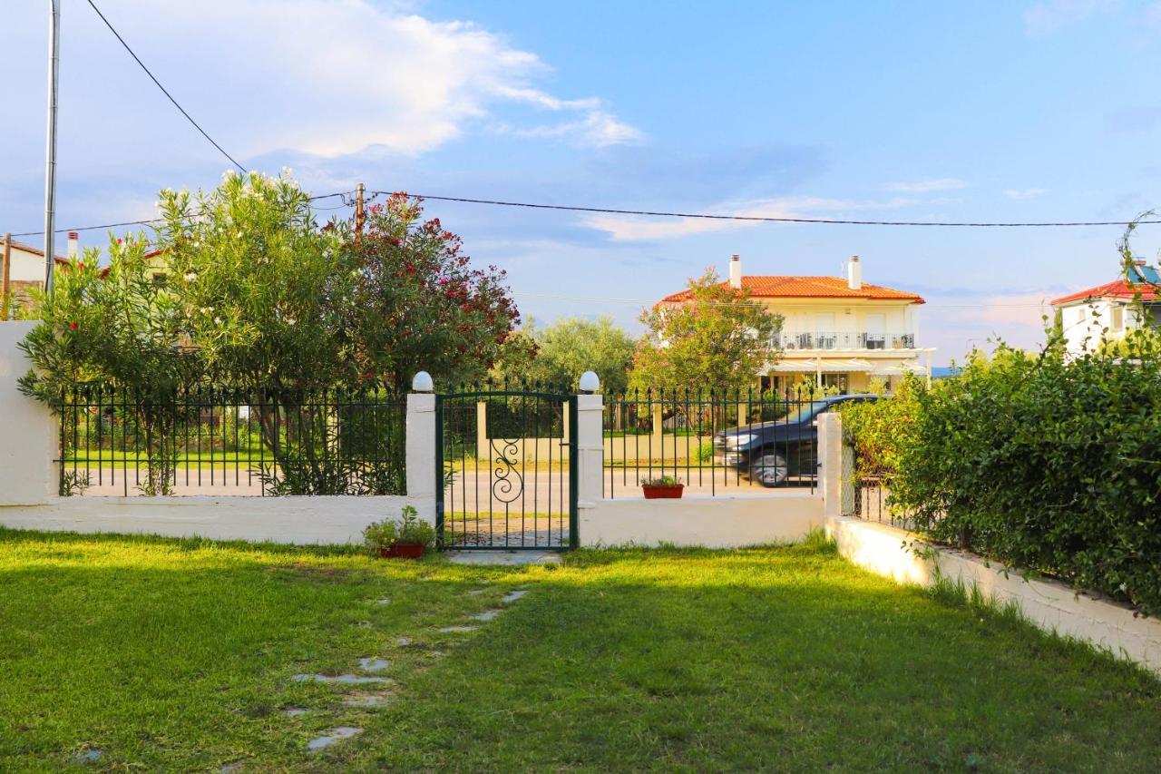 Louvis House Holiday home *